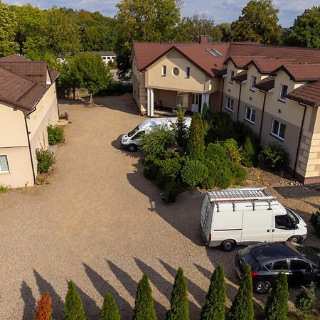 Motel "Plomyk" Kunowice Luaran gambar